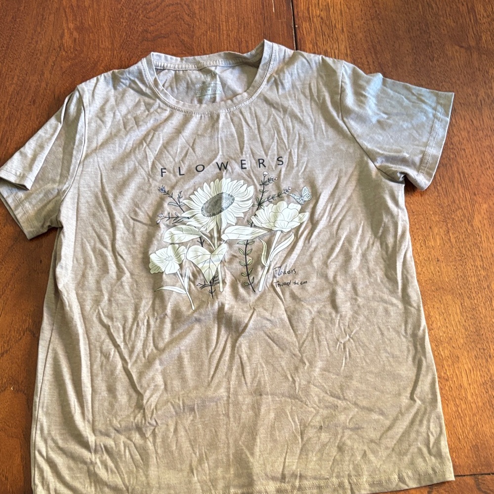 SHEIN Beige Floral Graphic Tee